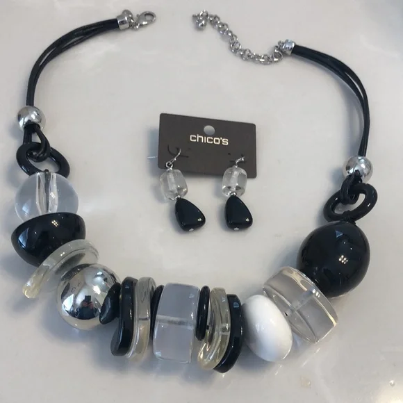 Chico’s pretty necklace and matching earrings set - Picture 2 of 6